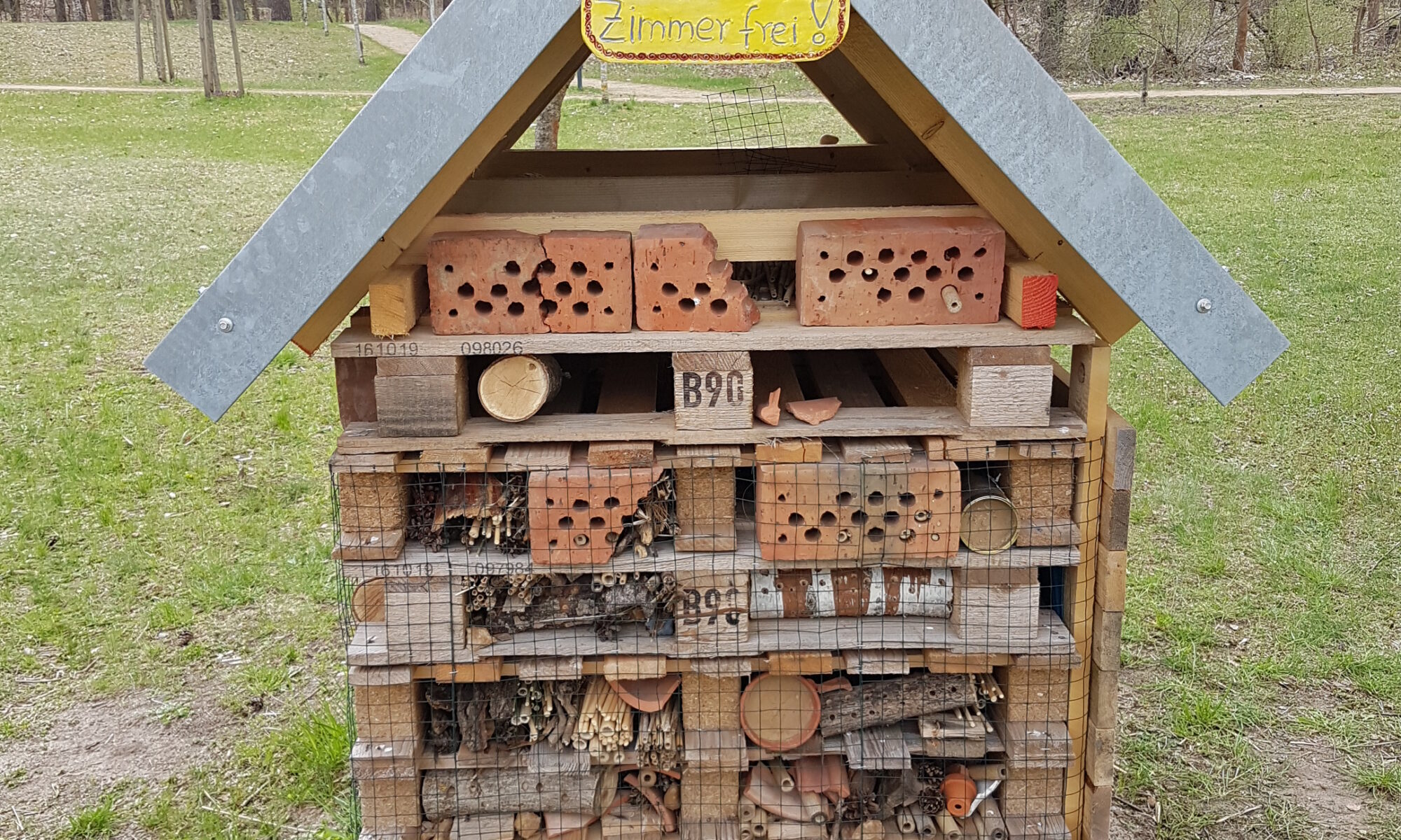 Das neue Wildbienenhotel auf dem Gelände des Hennigsdorfer Krankenhauses